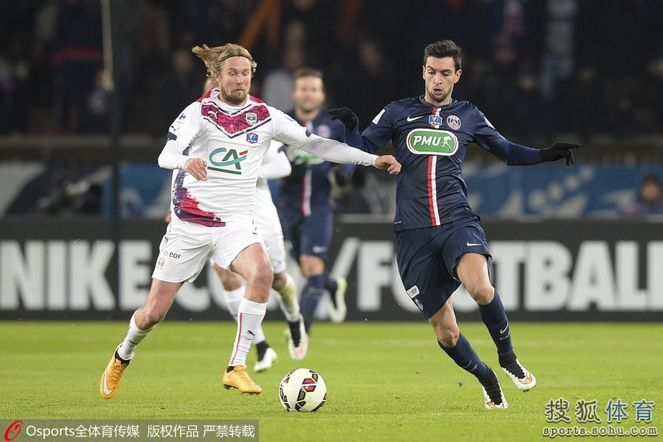 清晨法国杯焦点战，夏洛特黄蜂扳平良机，引发热议，临场指挥获称赞 -开云登录入口