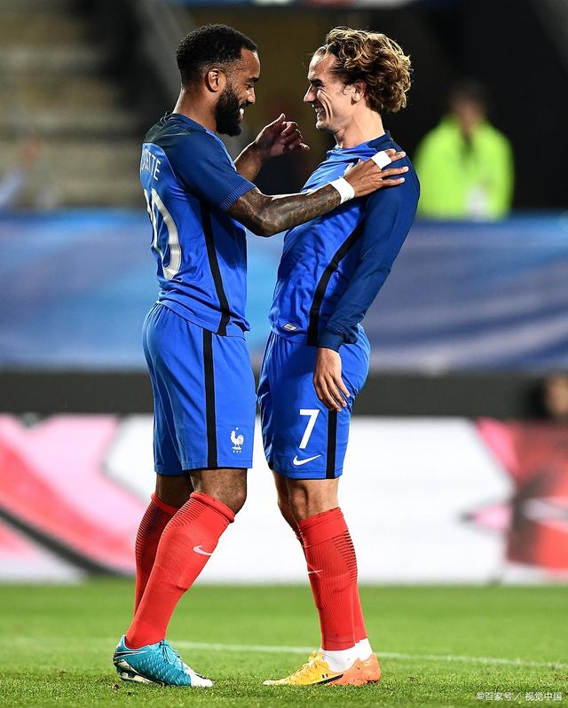 清晨法国杯焦点战，夏洛特黄蜂扳平良机，引发热议，临场指挥获称赞 -开云登录入口