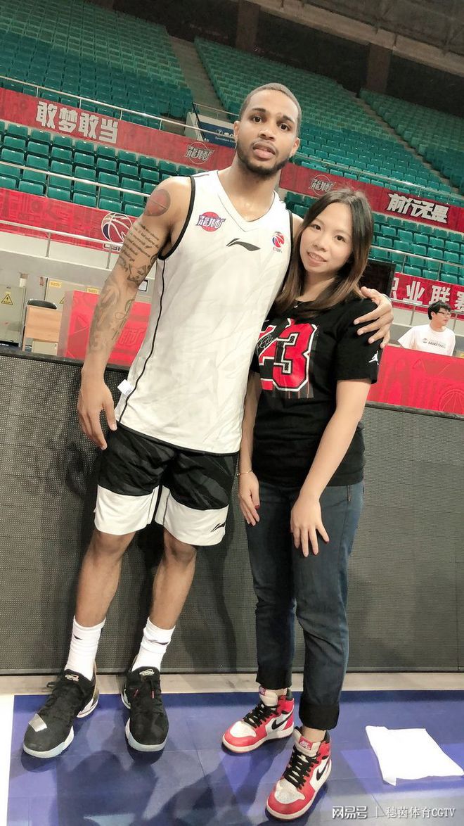 关于门兴格拉德巴赫训练开放日，集结日更衣室发声引欢呼，CBA季后赛在即，赛程密集仍需轮换的信息-开云体育